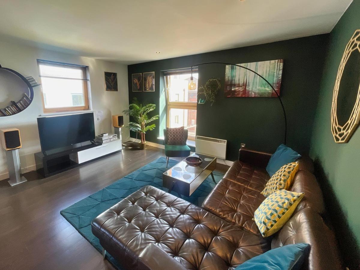 Historic Clock Tower Apartment With Rooftop Terrace And Free Secure Parking Sheffield Exterior photo
