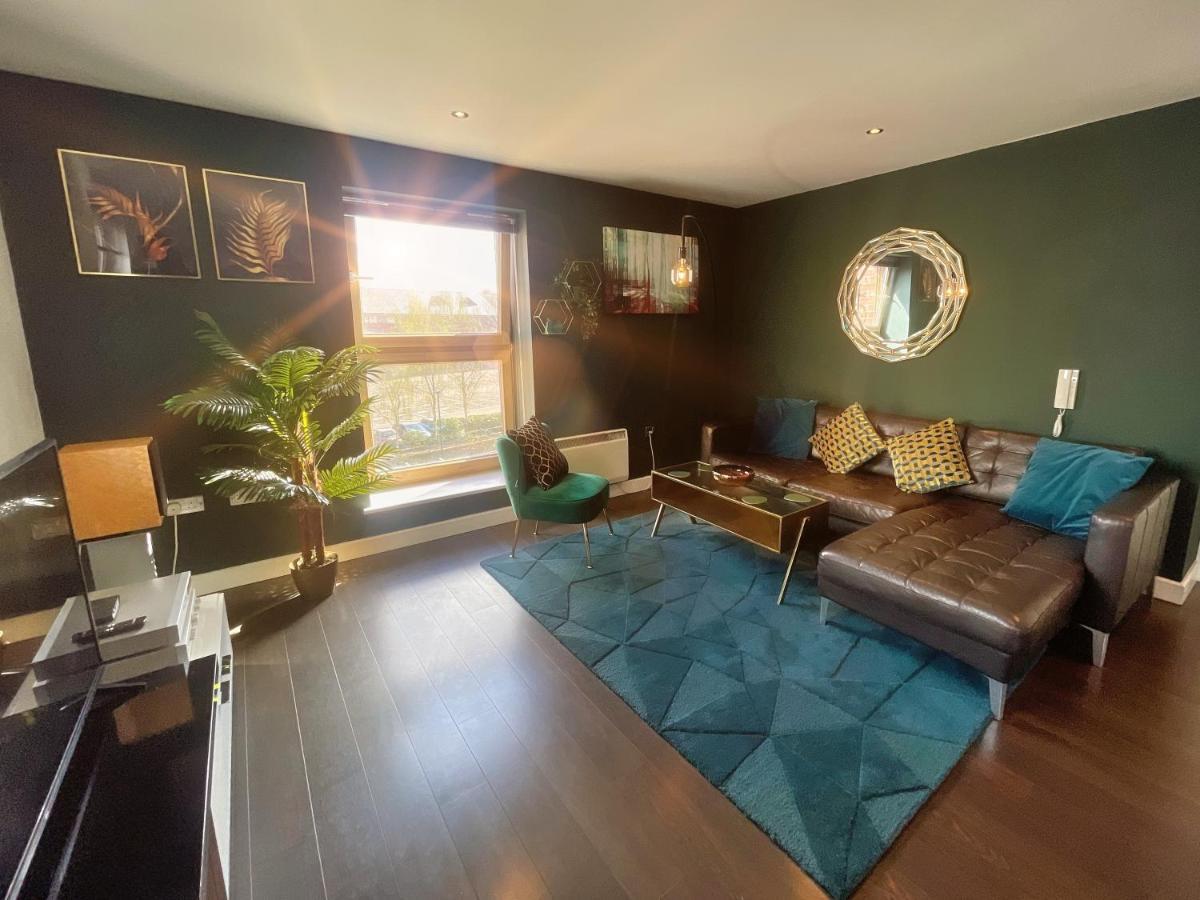 Historic Clock Tower Apartment With Rooftop Terrace And Free Secure Parking Sheffield Exterior photo