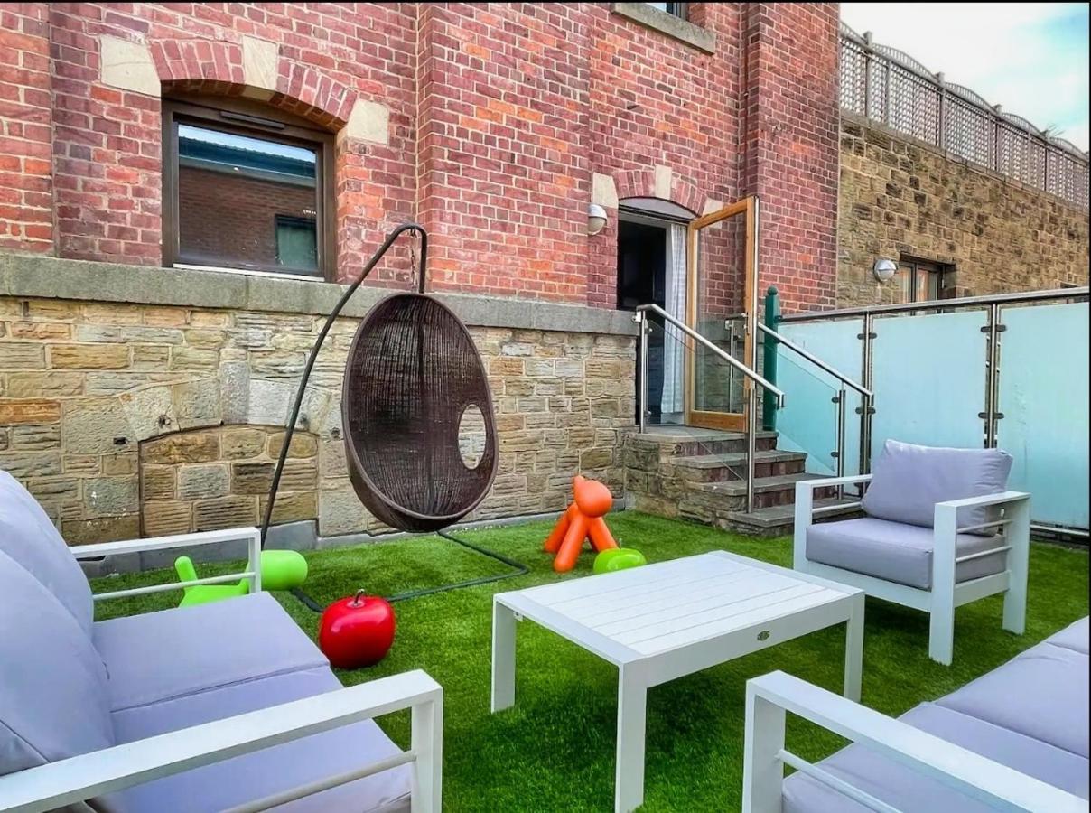 Historic Clock Tower Apartment With Rooftop Terrace And Free Secure Parking Sheffield Exterior photo