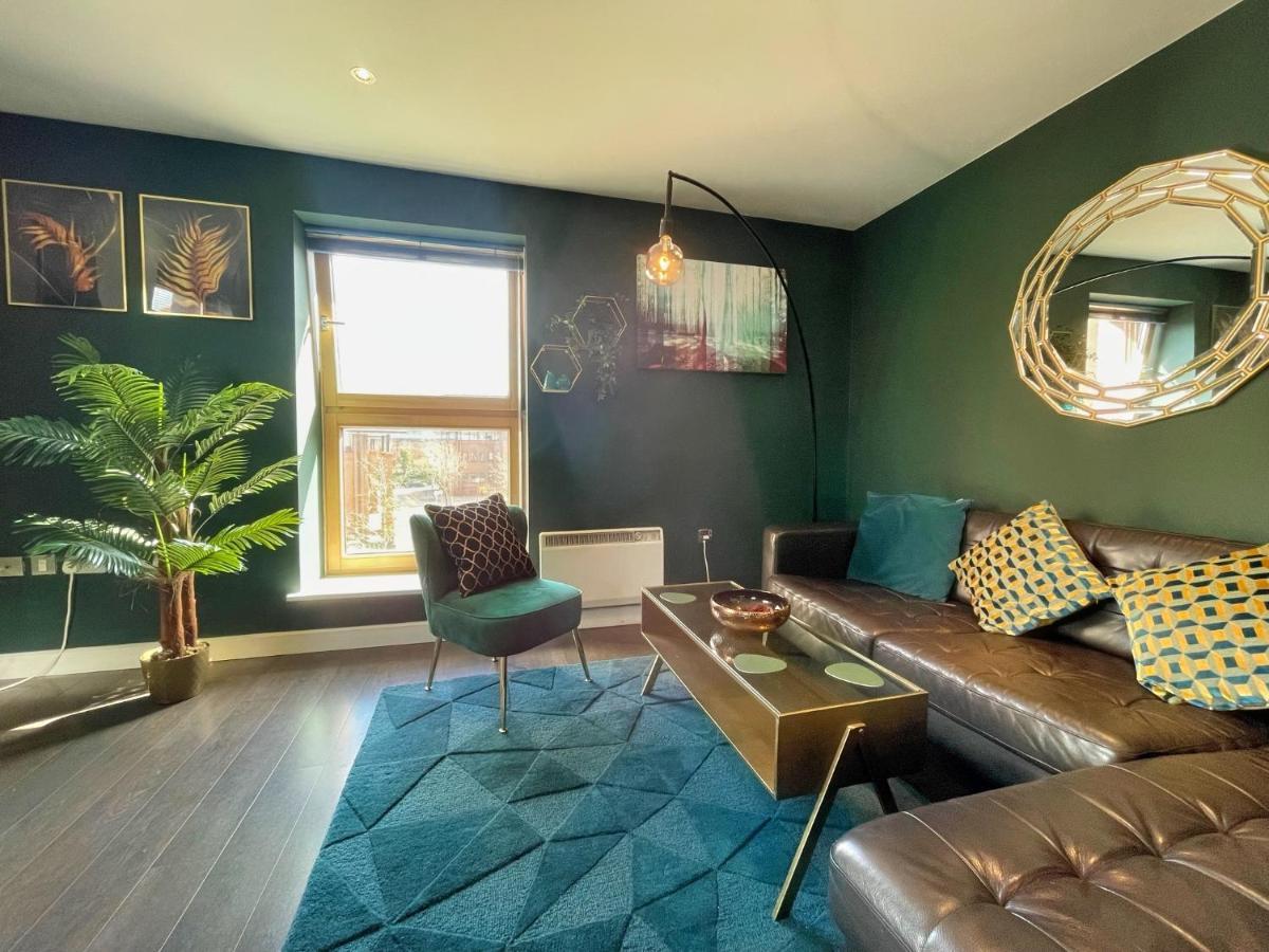 Historic Clock Tower Apartment With Rooftop Terrace And Free Secure Parking Sheffield Exterior photo
