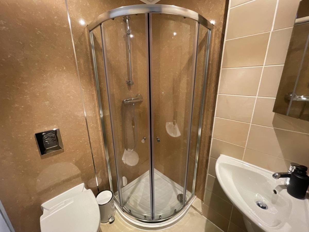 Historic Clock Tower Apartment With Rooftop Terrace And Free Secure Parking Sheffield Exterior photo